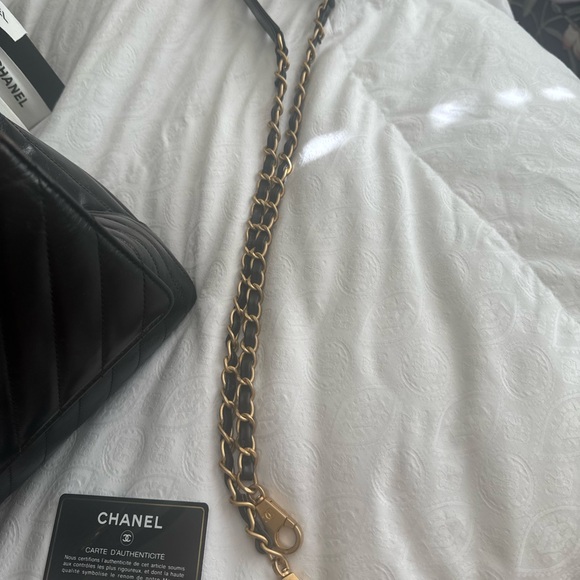 Authentic Chanel bag - Picture 2 of 4